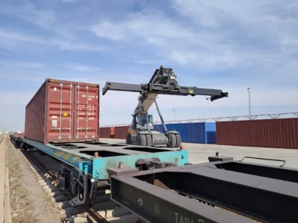 Türkmenistanyň Ulag logistika merkezi Belarussiýada öndürilen dökünleri Hytaýa daşaýar